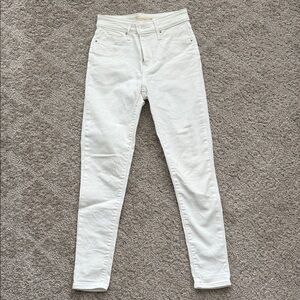 Levi's Women's High Rise skinny off White Jeans